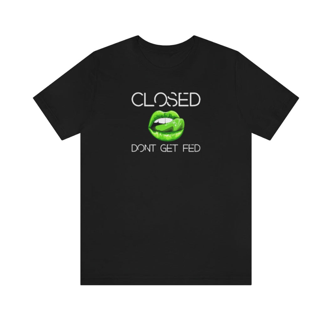 Closed mouth MENS green lips tee